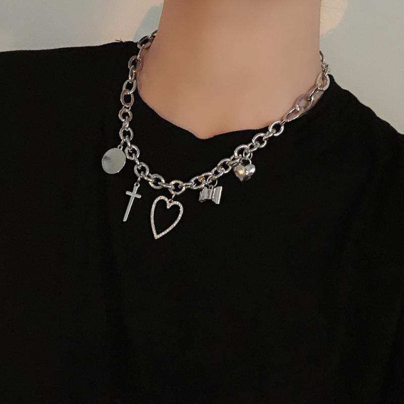 

Chains Bilandi Modern Jewelry Heart Geometric Pendant Necklace Fashion Design Silvery Plating Chain For Women Gifts