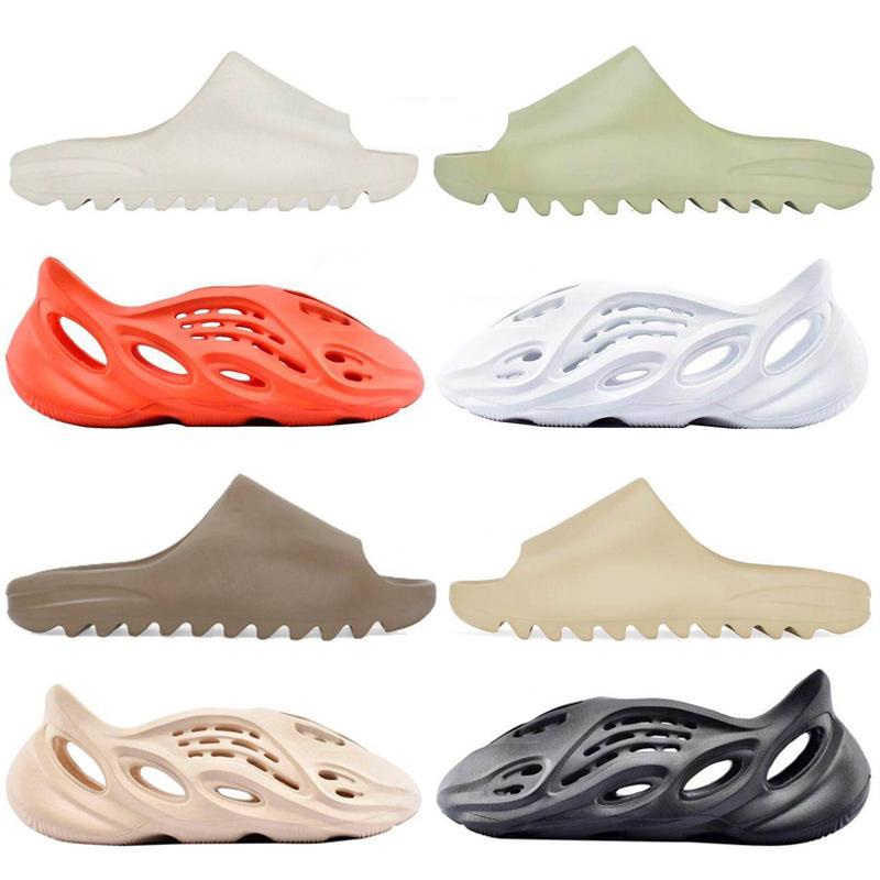 

Designer Foam Runners Sandals Moon Gray Kanye West Slippers Slides Graffiti Bone Resin Desert Sand Slipper Summer Earth Brown Flat Men Women Outdoor Sandal Shoes Box