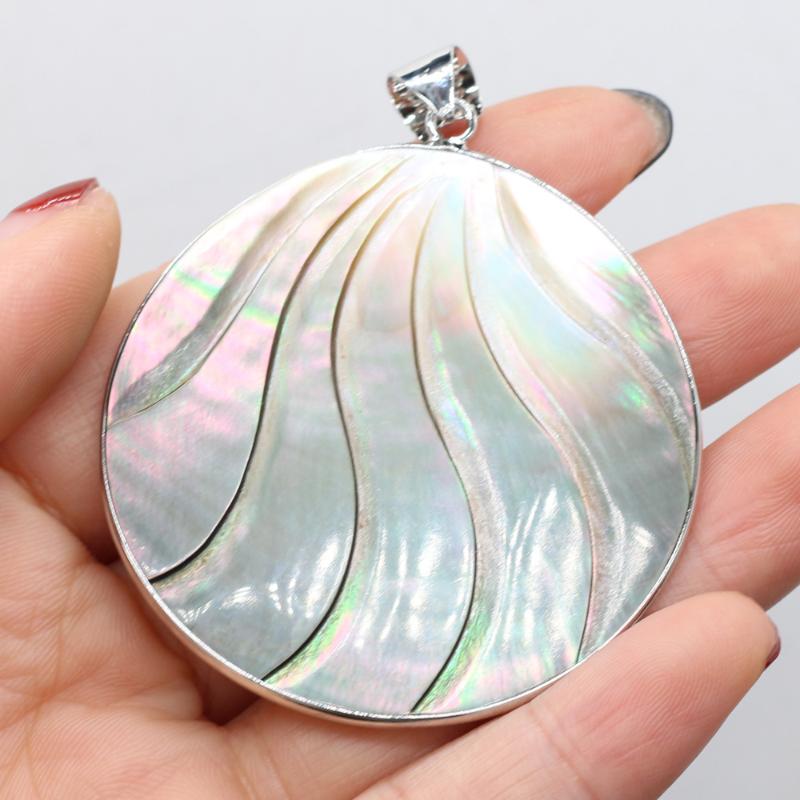 

Charms Natural Shell Pendant Round Shape 50x50mm Smooth Lines Color Shining DIY Necklace Exquisite Jewelry Decoration, Bronze;silver