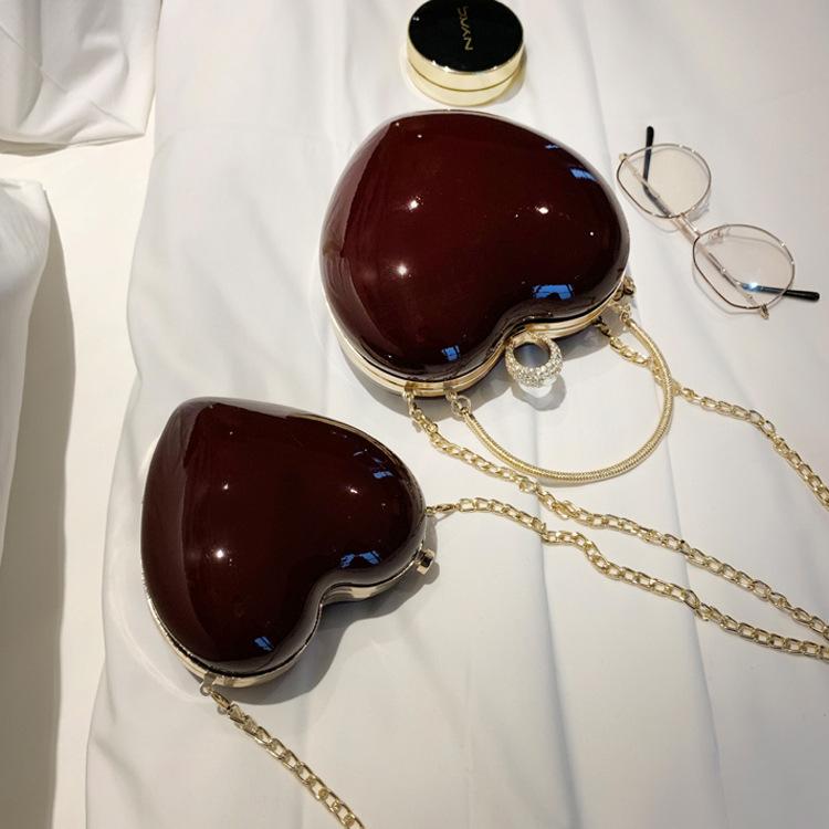 

2021 New Summer Women Burgundy Heart Bag Clutch Evening Bags Gold Chain Shoulder Bags Girls Handbags Purses For Ladies Party Bag, Black