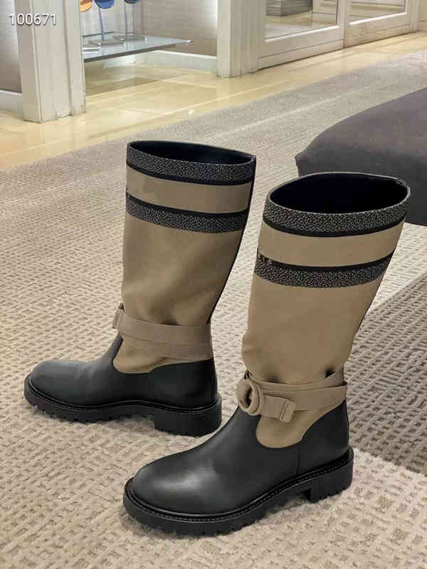 

Boots autumn/Winter The latest electronic embroidery matching color letters round head middle boot for women VGJ9, Box