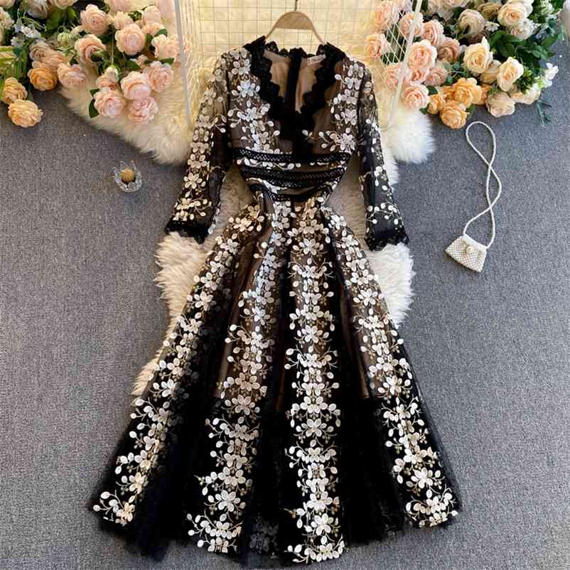

Luxury Gold Embroidery Lace Dress Vestidos Party Robe Women Summer V-neck Patchwork Dot Mesh Long 210525, Black