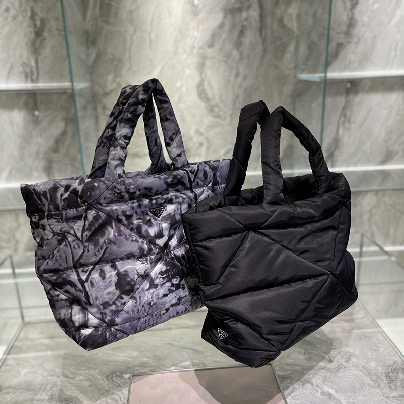 

Designer Bags,shopping bags,tote,wintertime style,classic luxurys