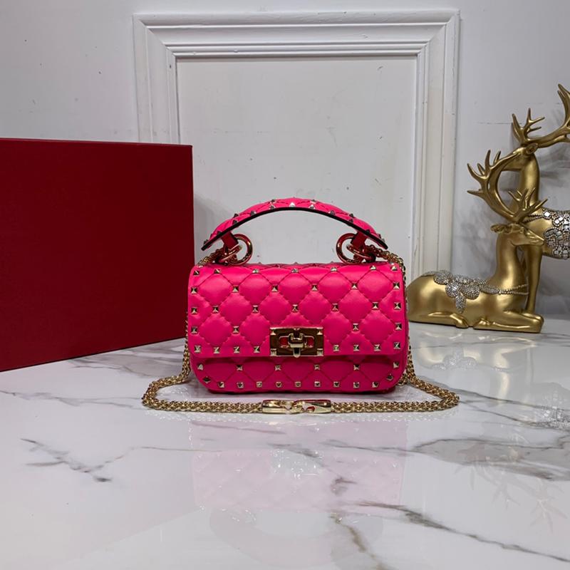 2021 style made of soft wrinkled lamb skin 0124 shoulder bag lined with red leather with zipper pocket can one shoulder worn fashion bag
