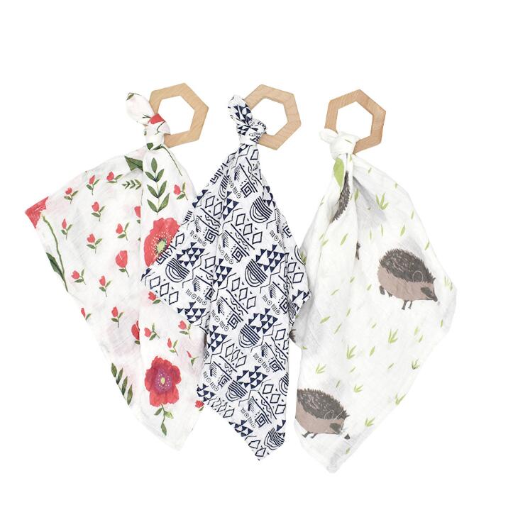 

Infant Saliva Towels Wood Teether Toy Cotton Toddler Bandana Dribble Bibs Pinafore Solid Newborn Triangle Towels YL446
