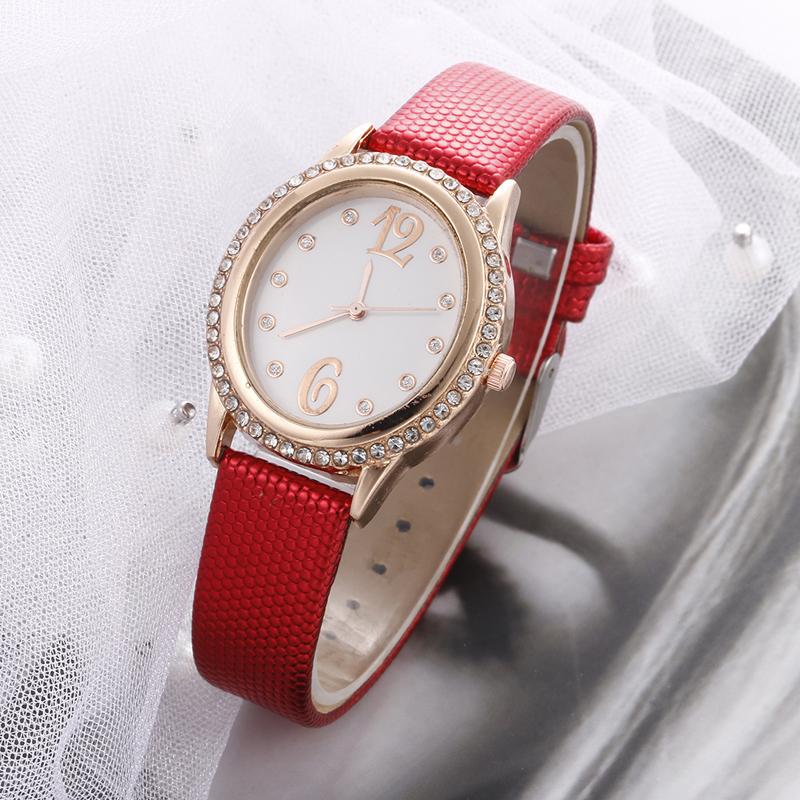 

Wristwatches Retro Women Watches Oval Dial Luxury Diamond Casual Leather Strap Ladies Quartz WristWatch Female Clock Gift Relogio Feminino, White