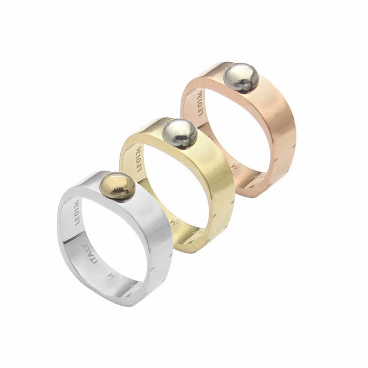 

Europe America Fashion Style Rings Men Lady Womens Gold/Silver-color Metal Engraved V Initials Flower Single Stud 18K Gold Plated Lovers Nanogram Ring M00211