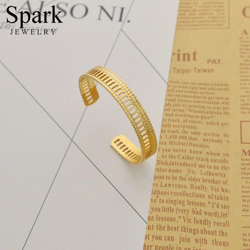 

Bangle Spark Fashion Gold Hollow Roman Column Graphic Stainless Steel Bangles Cuff Bracelets For Women Girls Party Jewelry Gift