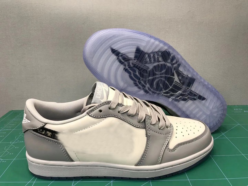 

New low Jumpman 1 1s basketball shoes grey black sail OG SP UNC hyper royal N7 men women sneakers trainers