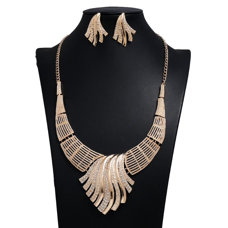 

Pendant Necklaces Hollow Retro Fence Collar Choker Necklace Women Fashion Jewelry Luxury Big Bib Maxi Statement, Silver