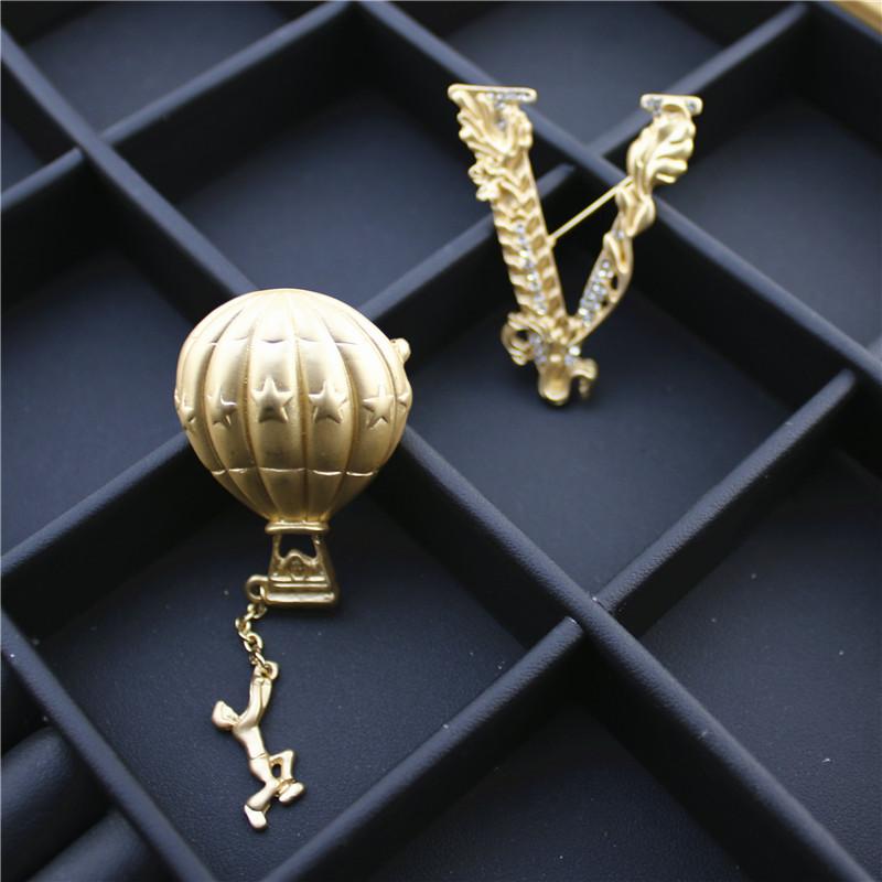 

Pins, Brooches Vintage Simple Air Balloon Matted Alloy Human Figure Pendant Brooch Badge Letter V Pin For Women Men Party Jewelry