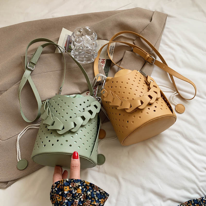 

2021 new personalized drawstring women's bag portable bucket style hollow one shoulder handbag, Yellow