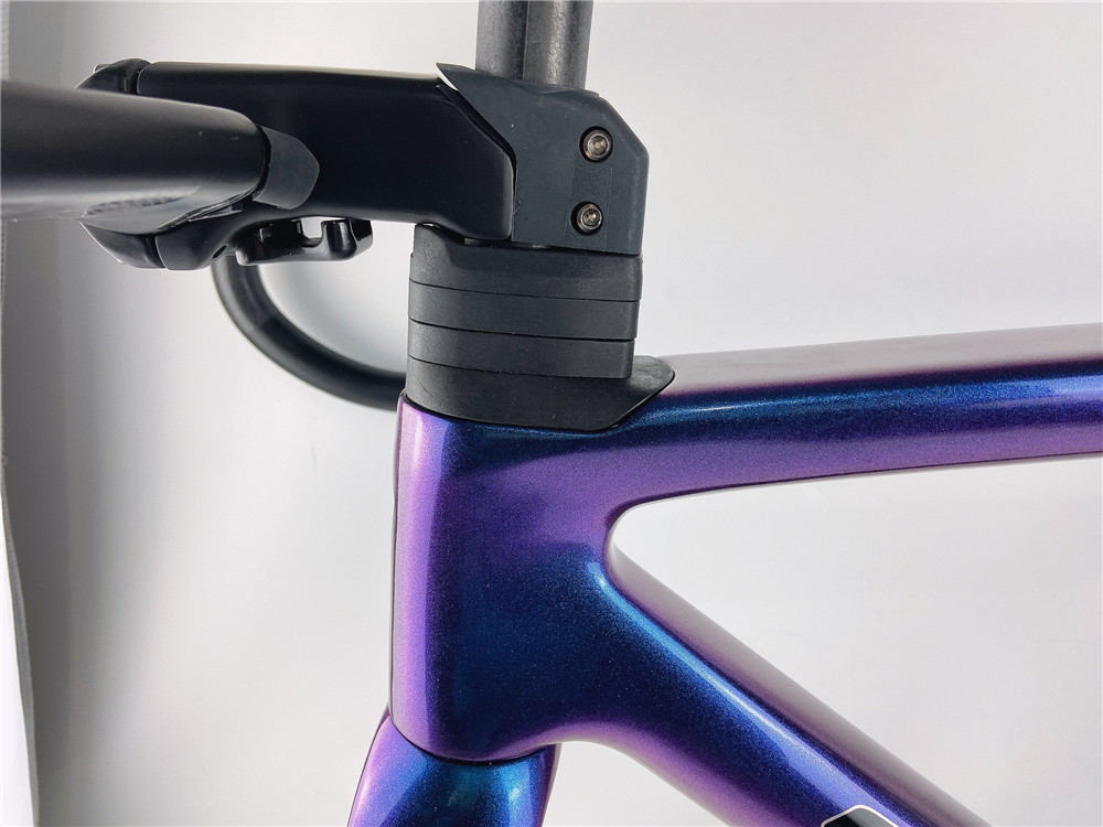 

2021 latest ultralight carbon frame mold SL7 blue chameleon coating Fit both DI2 and Mechanical group Full internal wiring carbon bike, Custom colors