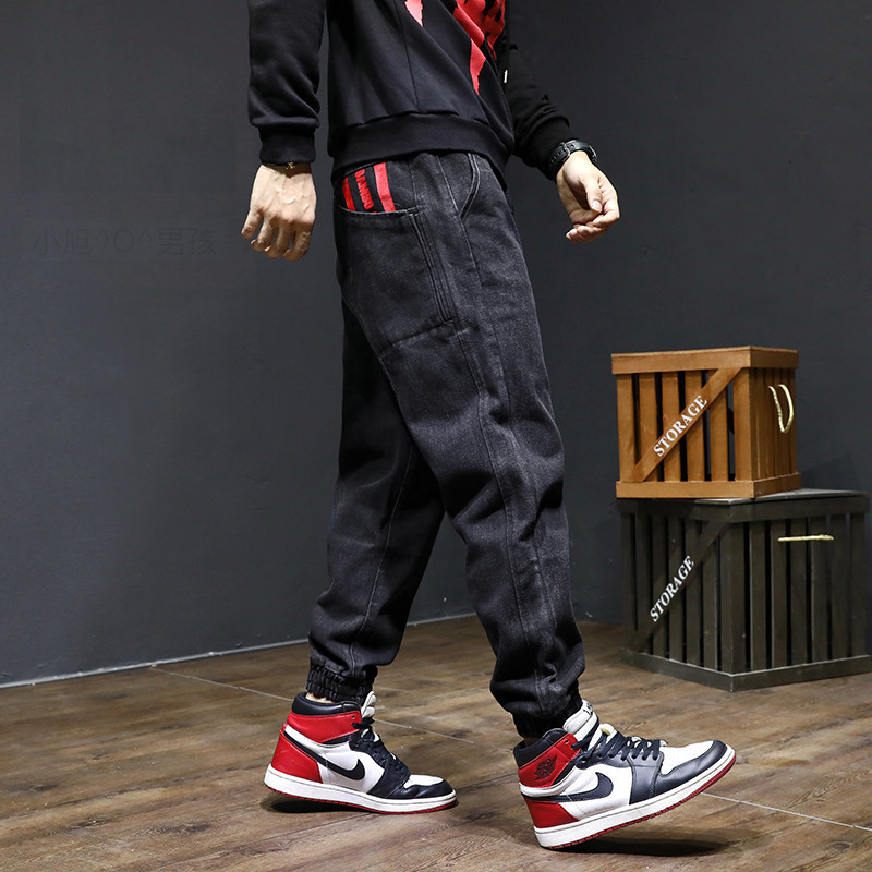 

2021 New Moda Streetwear Dos Homens Cor Preta Solto Ajuste Listra Impresso Designer Carga Calas De Brim Harem Hip Hop Jeans 021k, Black