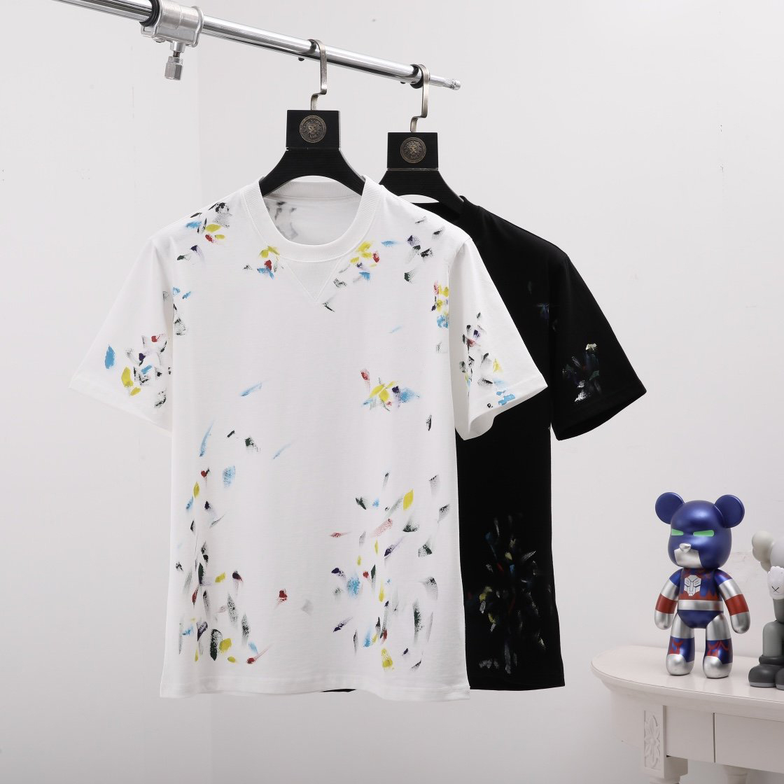 

French Paris oil color brush printing spring and summer new T-shirt men and women styles black wild casual cotton short-sleeved T-shirt, White;black