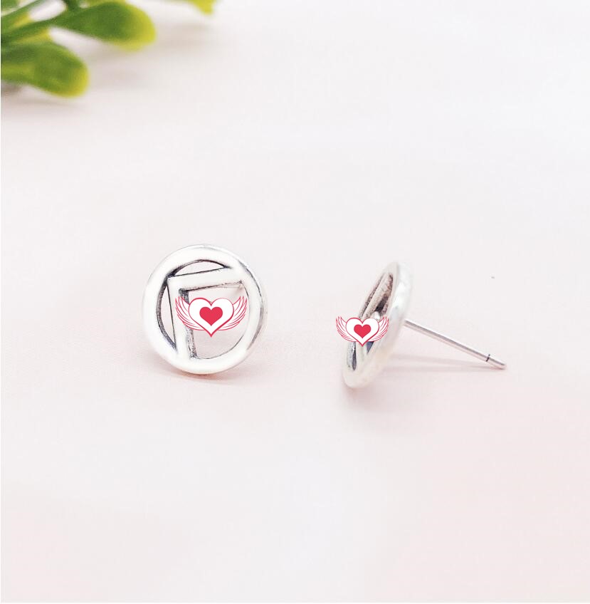 

2021 S925 silver letter Stud for female students, simple fashionable, small earrings, high quality and fast delivery, Golden;silver