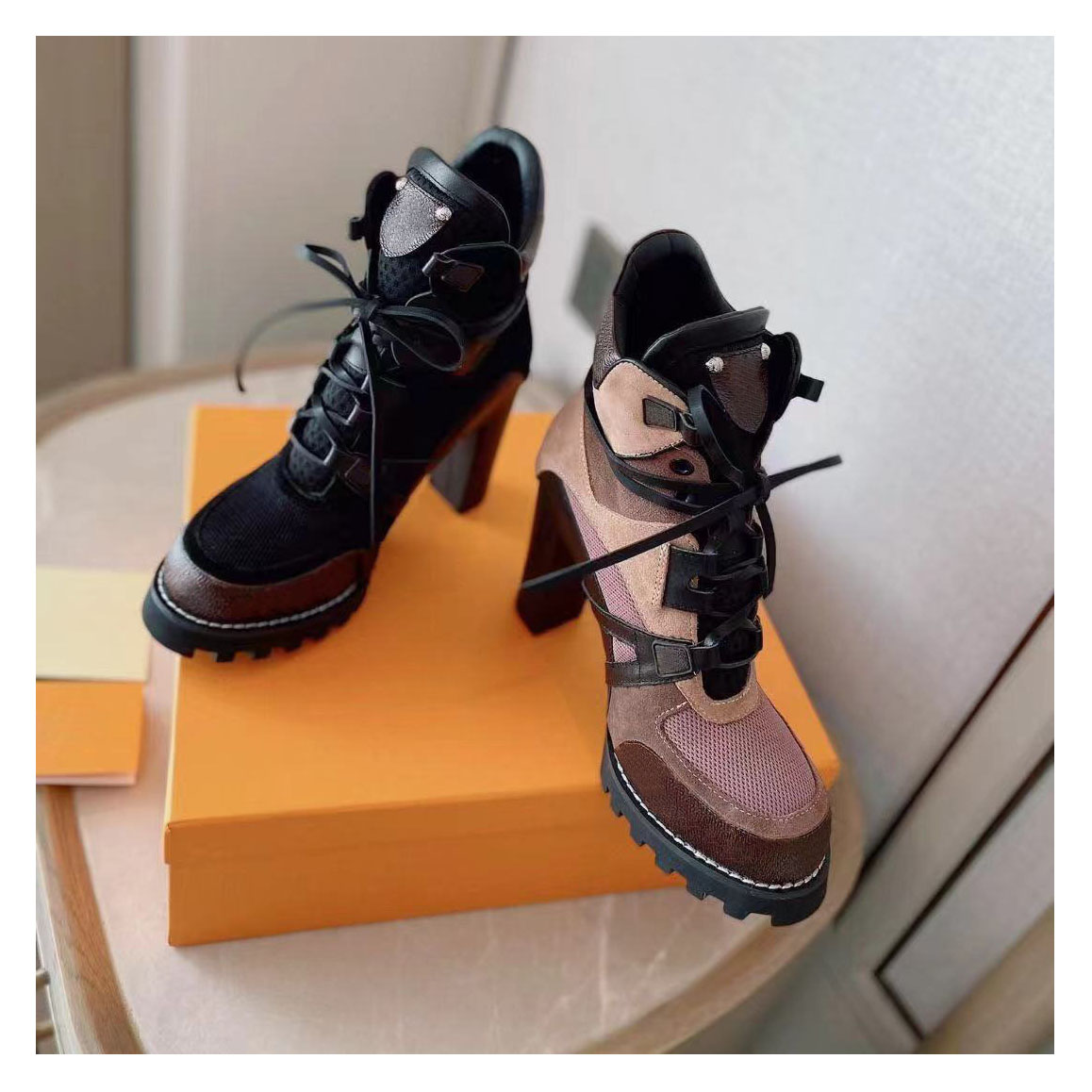 

classic Martin boots designer Winter Coarse heel women shoes 100% leather flamingos Love arrow medal Desert boot Lace up lady Thick High heels Large size 35-42, Black