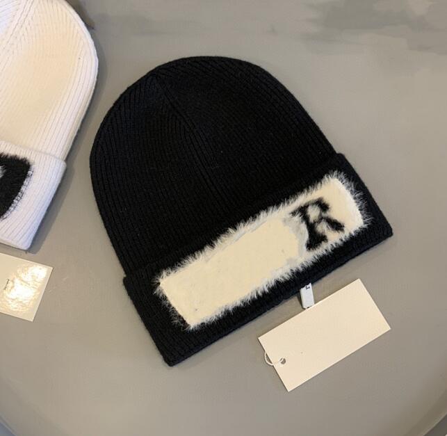 

Classic Knitted Hat Beanie Cap Designer Warm Rabbit Fur Cashmere Casual Outdoor Skull Caps for Man Woman Winter Hats Black White Color Top Quality