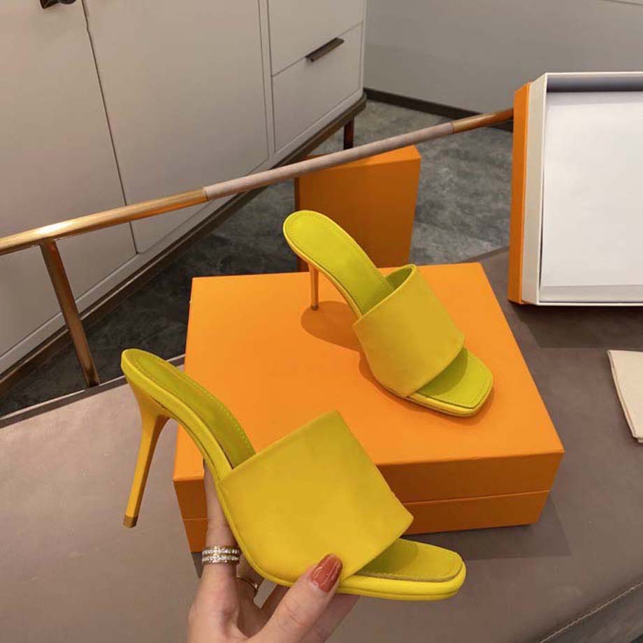 

Classics Women shoes Sandals fashion Beach Thick bottom slippers Alphabet lady Sandals Leather High heel shoes slides 08, Black