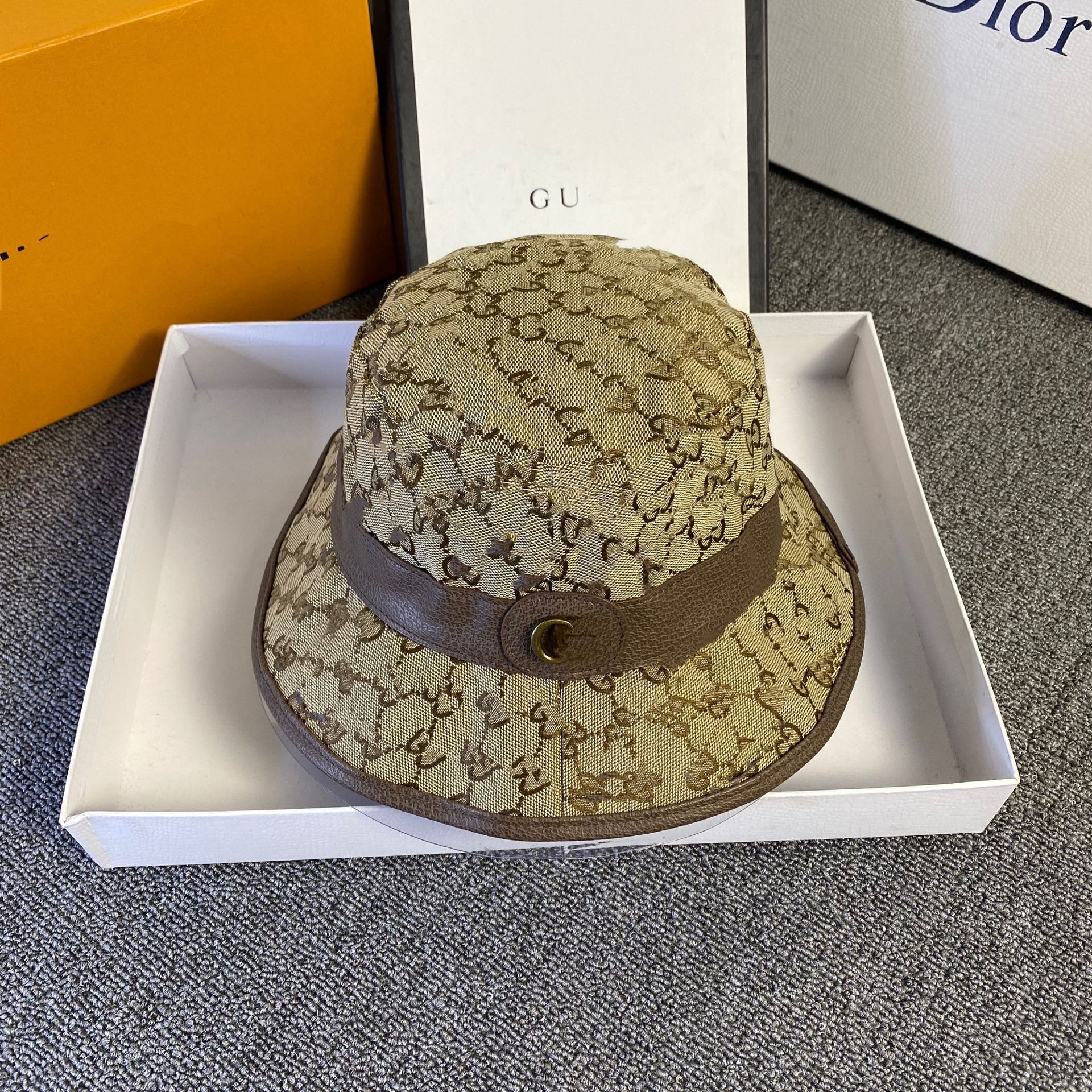 

2021 trendy designer bucket hat men brown letter print women hats for gift designer hats fashion luxury men Bucket Hat unisex, Blue;gray