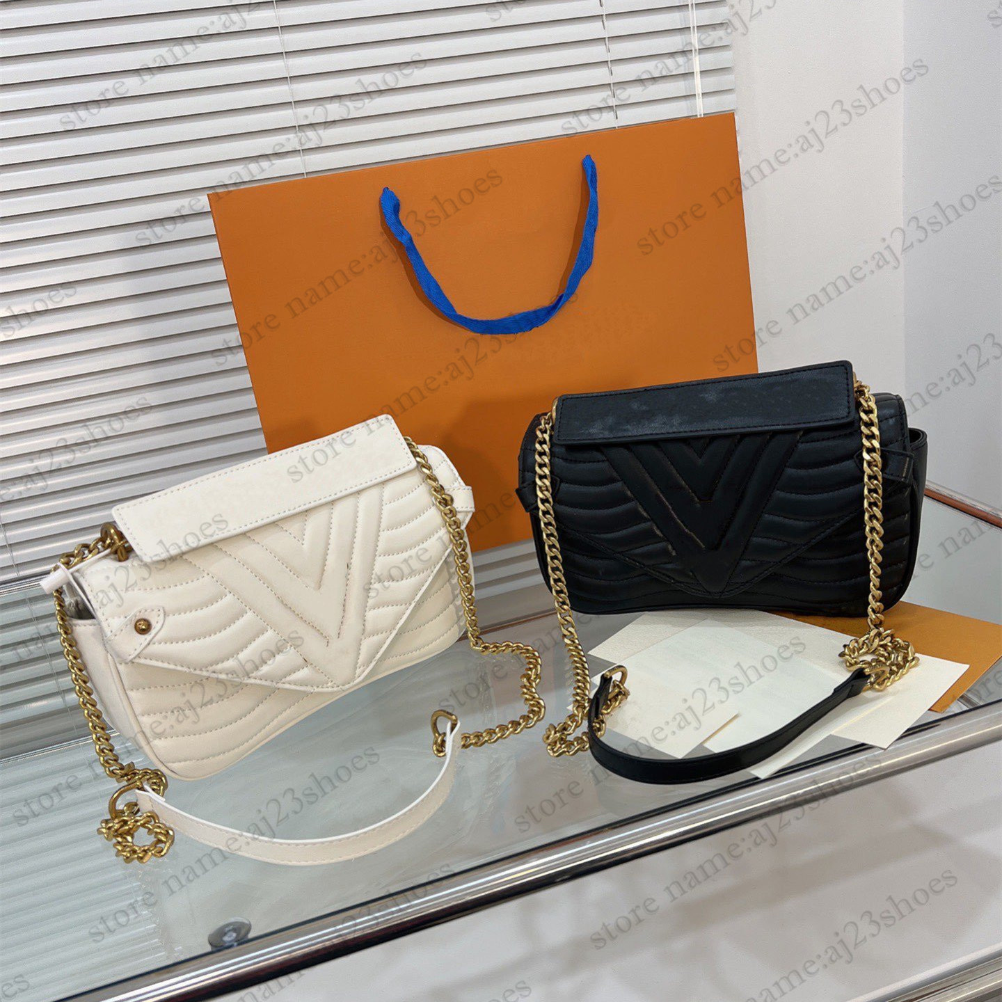 

New Wave Chain Pochette designer Bag Smooth Cowhide Leather Wave-Pattern Quilting And A Rainbow-Colored Logo Cross Body Mini Bag M63929, 02