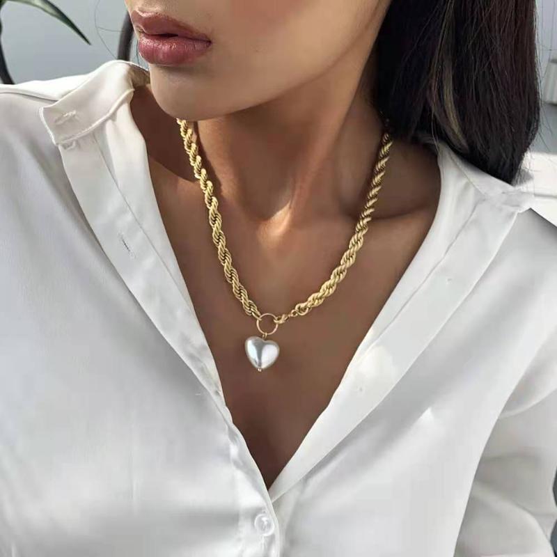 

Pendant Necklaces Europe And The USA Thick Chain Baroque Pearl Necklace INS Cold Wind Style Web Celebrity Accessories