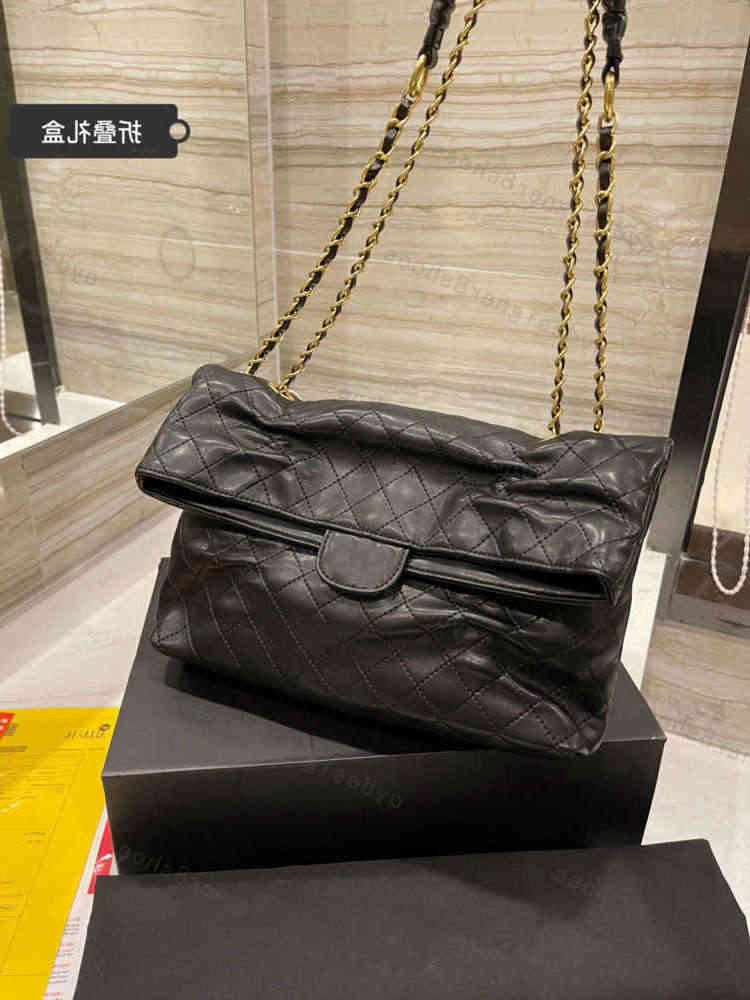 

2021 Folding gift box women's black leather one-shoulder messenger bag 28cm, For transportation