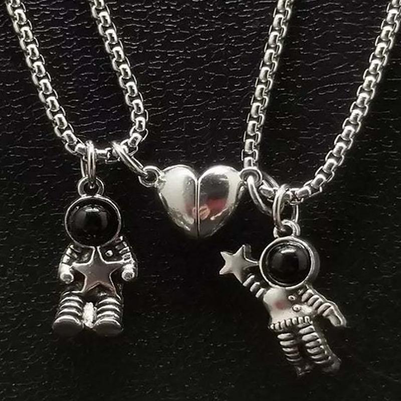 

Pendant Necklaces Astronaut Magnetic Heart Attracted Couple Women Men Lover Spaceman Jewelry Gift Necklace Stainless Steel Chain