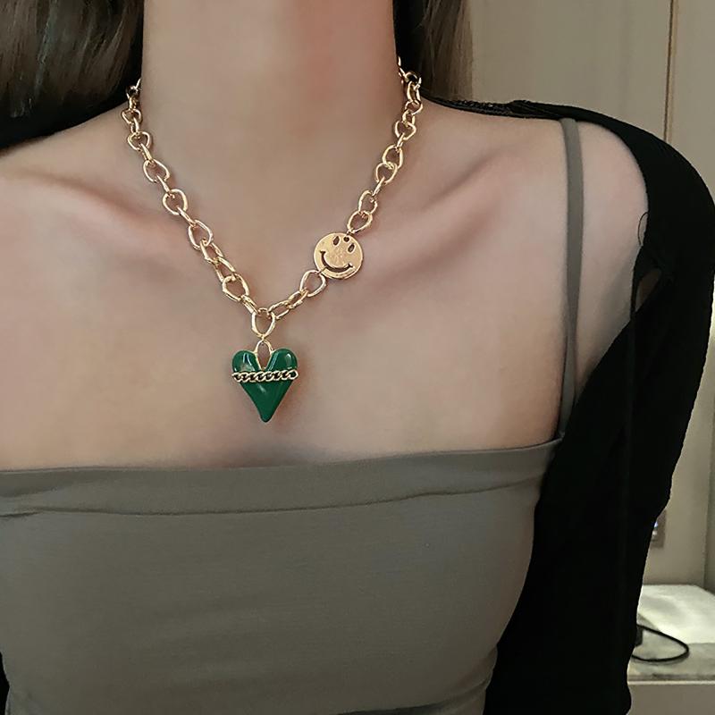 

Chains AENSOA Green Color Enamel Heart Pendant Necklace For Women Punk Metal Chain Hiphop Fashion Simple Chokers Statement Goth Jewelry