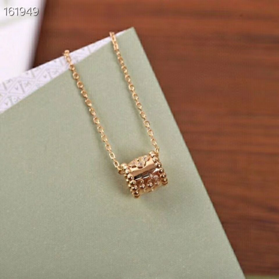 

Jewelry woman Necklaces Love rings van Screw Earrings carti Bracelet Party Wedding Couple Gift Fashion Luxury cleef designer [with box] a01