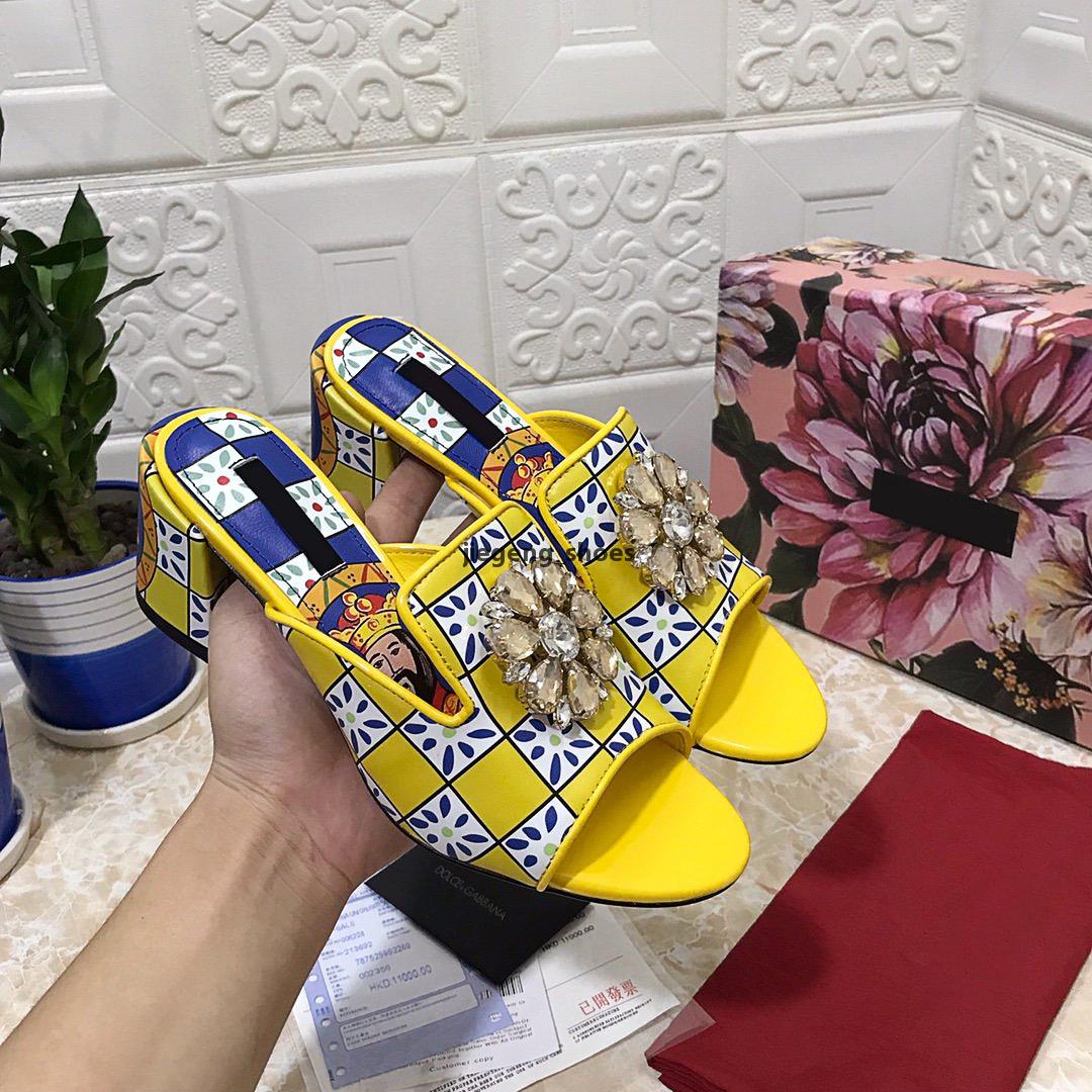 

Top quality summer slippers sandals designer luxury brand Classic Grade A drill button decoration, black, red, yellow 3 colors available wit, As pictuer 3