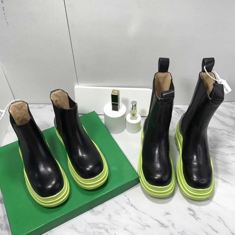 

Women Designer Boots Martin Desert Boot Flamingos Love Arrow 100% Real Leather Medal Coarse Non-Slip Winter Shoes Size 35-40, Box