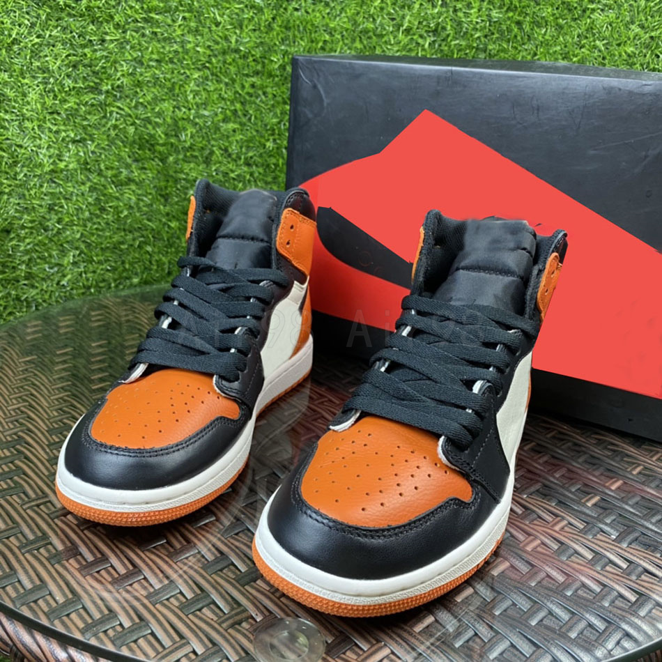 

Men 1 1s OG Basketball Shoes Sneakers Shattered Backboard High Orange Starfish Sail Jumpman Women Authentic Sport Trainers Running Shoe