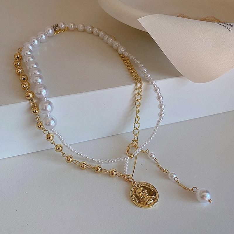 

Pendant Necklaces Origin Summer High Street Double Layer Paper Clip Pearl Necklace For Women Queen Portrait Asymmetric Jewelry