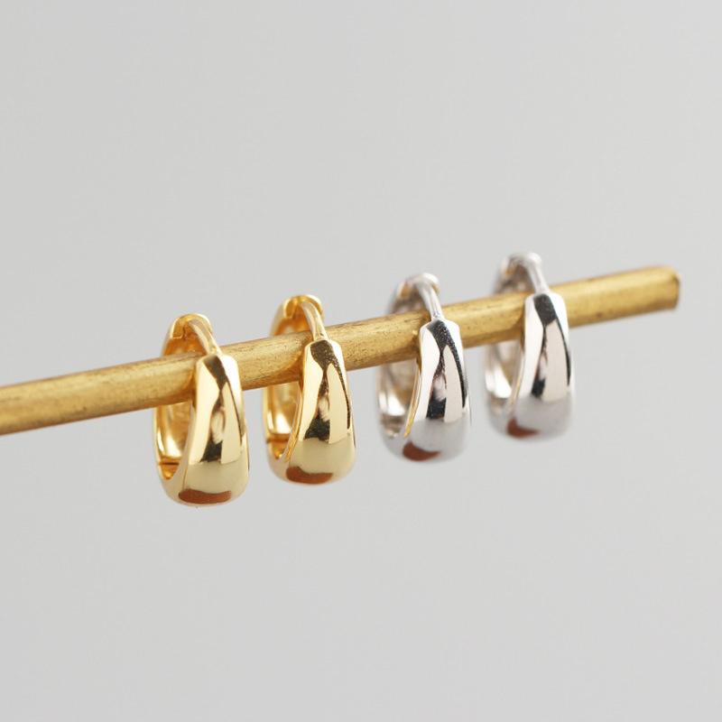 

Stud 925 Sterling Silver European And American Personality Fashion Classic Shiny Earrings Female