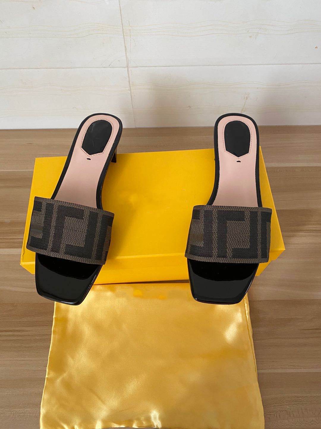 

2021 With Box Women Print Patent Leather Brand Bom Mule On-trend Slide Sandal Lady Canvas Letter Anatomic Leather Outsole Designer Slipper v