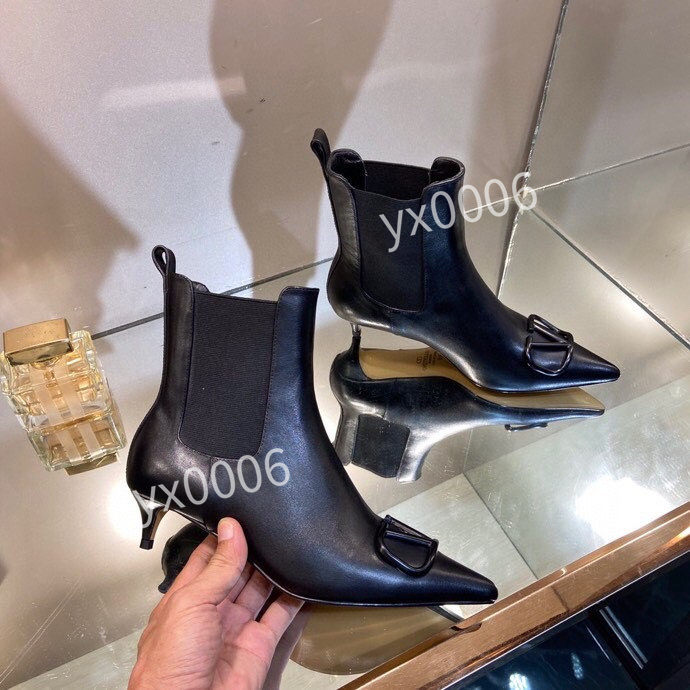 

2022 summer middle age series rain 35-41 boots booties vintage women Martin boot leather chain decoration flat bottom retro rainboots waterproof hltn10, 01