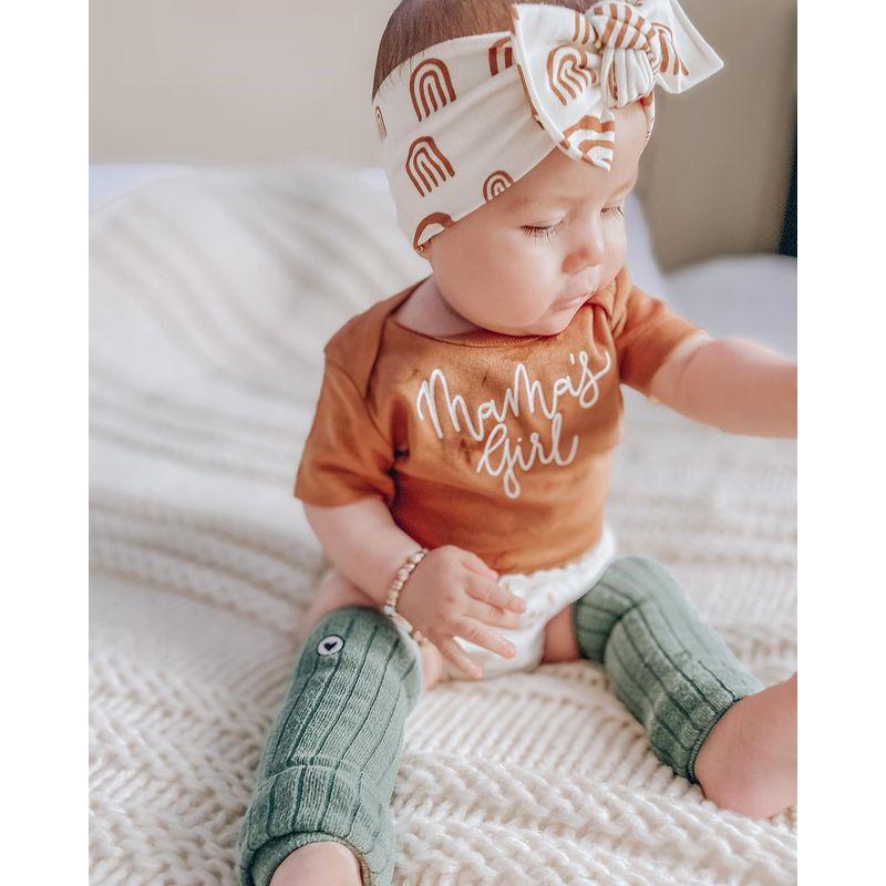 

Clothing Sets 3PCs Infant Baby Girls Summer Clothes Set Short Sleeve Letter Printed T-Shirt Tops + Rainbow Shorts With Headband Outfit, As the photo show