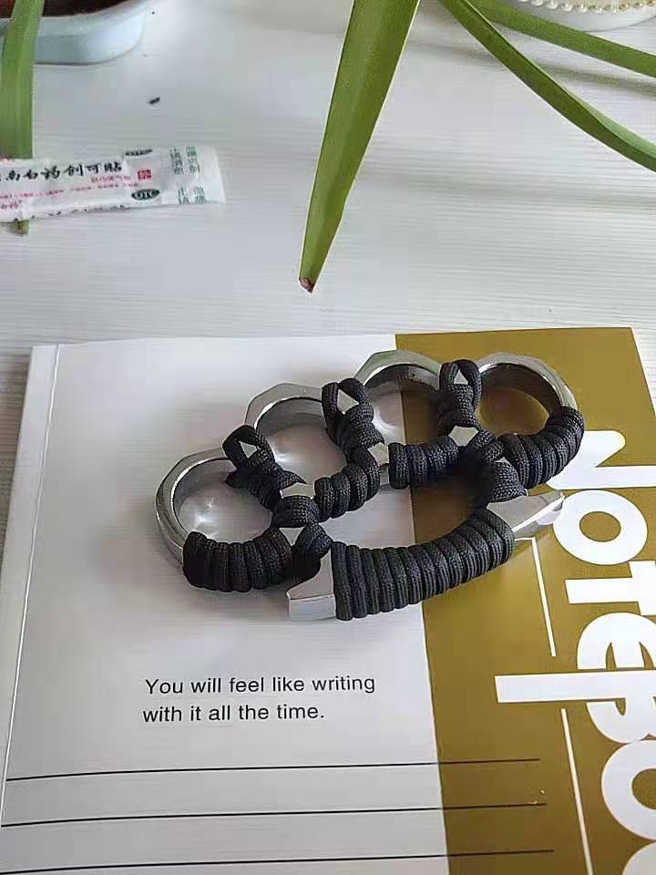 

Glass fiber tiger finger four finger hand brace hand buckle boxing set self defense weapon ring ring ring legal self defense fighting supp03