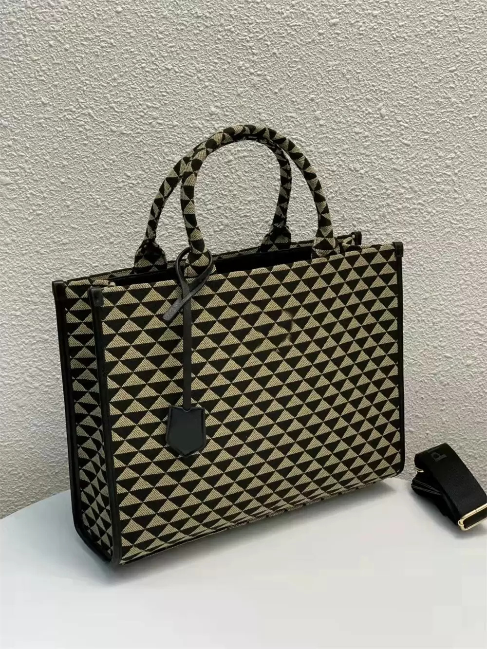 

2022 Fashion Designer Totes Stereoscopic Pattern Canvas Large Capacity Shopping Tote Women Food Basket Bags Triangular Sequined Handbags Fashion Wallets Purse, Customize