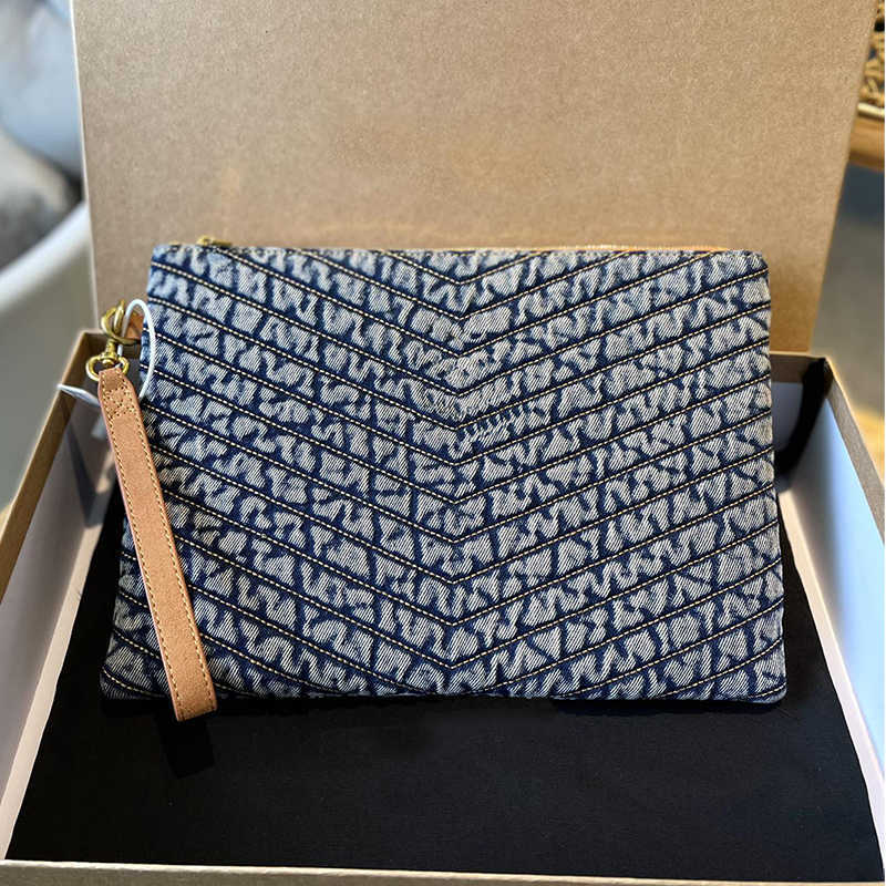 

CLASSIC FLOWER denim Clutch Bags luxurys designers Canvas hand Fashion wallet women bag size : 30X20, Blue