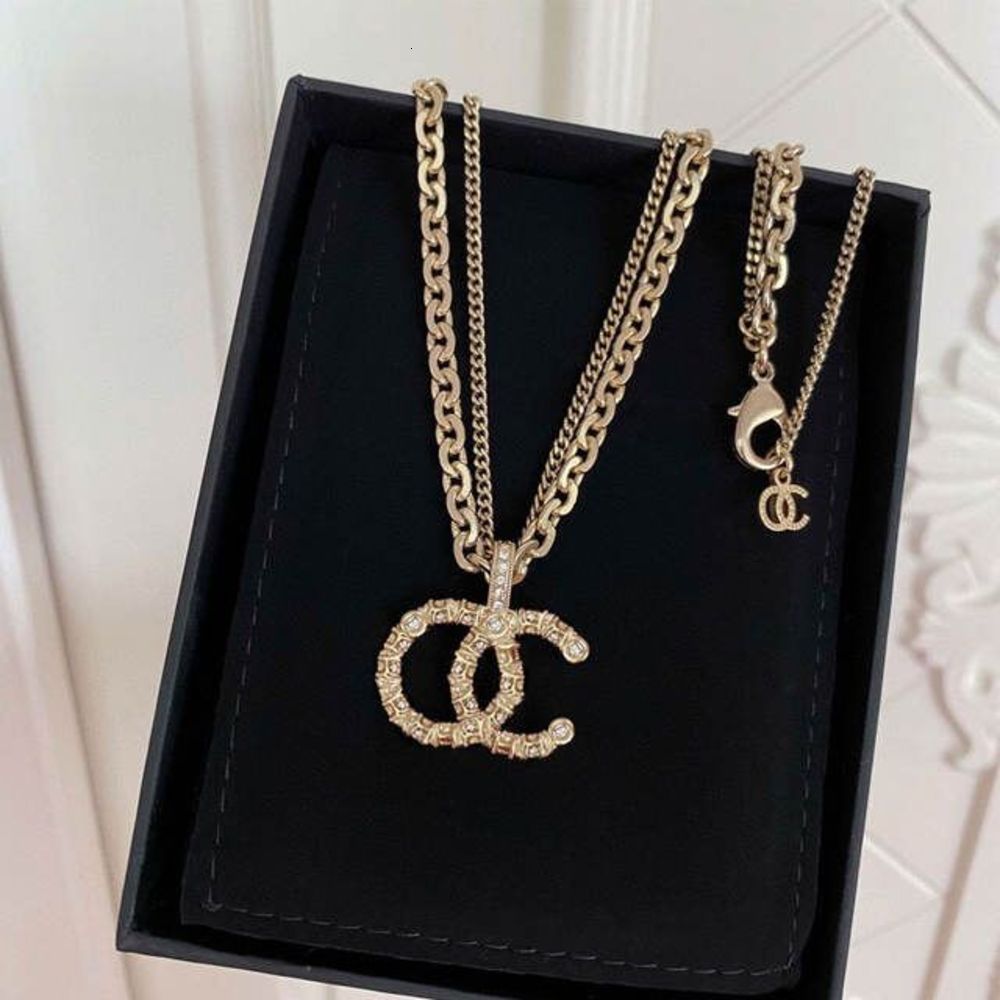 

C family floating carved letter necklace plated with 18K Gold Xiaoxiang double layer Necklace xianggrandma clavicle chain can be extended