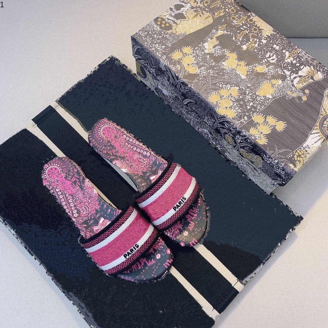 

Dio 2021 Women Sandals Slippers Embroidery Sandal Floral Brocade Flip Flops Striped Beach Genuine Leather Dazzle Flowers Slipper mjk0001