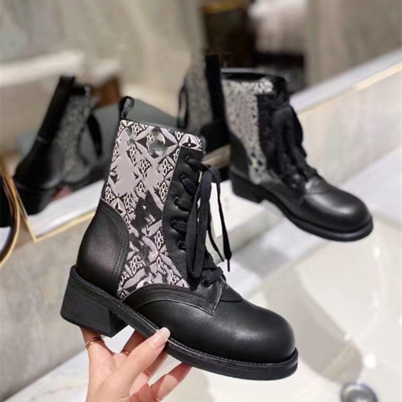 

2021classic Martin boots designer Winter Coarse heel women shoes printing 100% leather flamingos Love arrow medal Desert boot Lace up lady Thick High heels size 35-40, Black printing