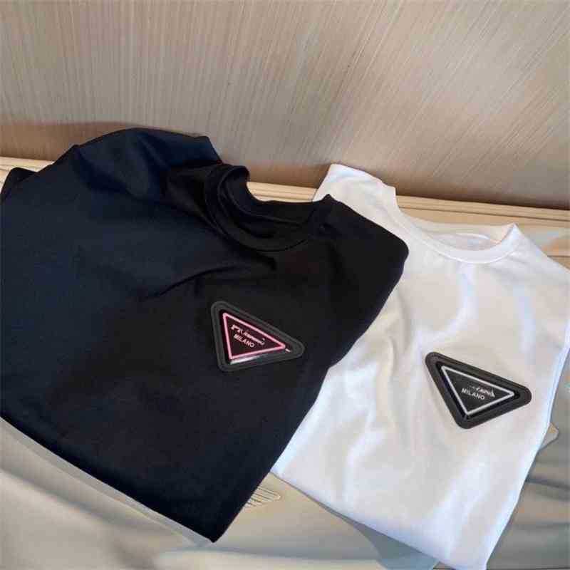 

21 autumn new short sleeve PDA inverted triangle leather label young fashionable fabric skin friendly high sense T-shirt, White