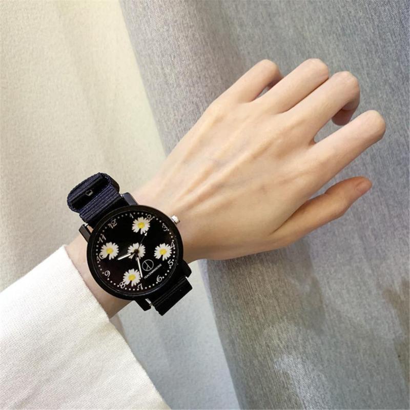 

Wristwatches Black Nylon Strap Women Fashion Watches Simple Flowers Dial Ladies Blue Pointer Qualities Female Quartz Clock Hours
