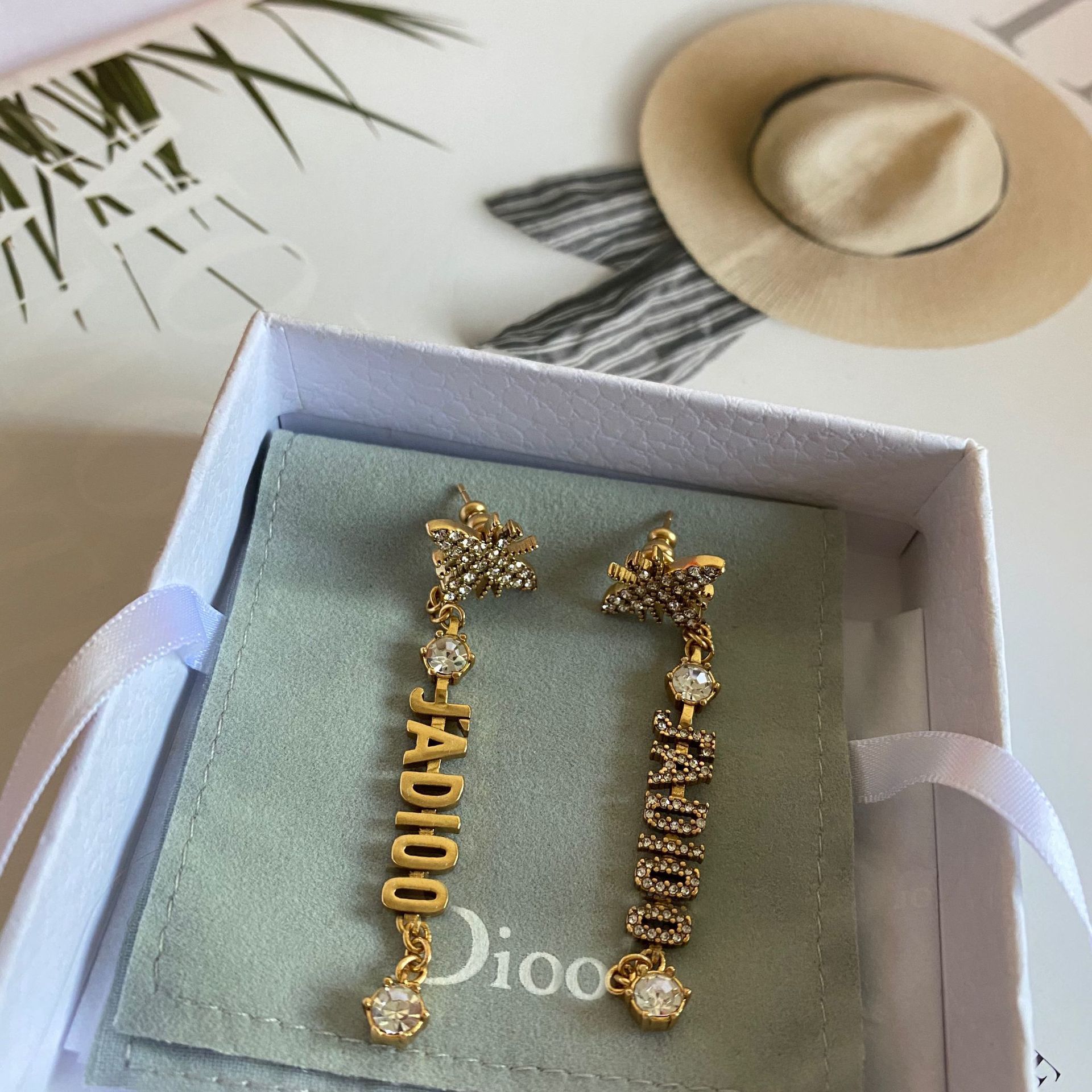 

Dijia / Dejia 20 new bee long hanging JA letter Diamond Earrings ear hanging fashion personalized Earringsk, Golden