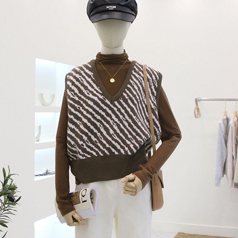 

2021 Standard Korean Fashion Zebra Sweatshirt Women's Knitted or Crocheted Waistcoat T-shirts with Sleeveless V-shirt New Design Streetwear, Coffee