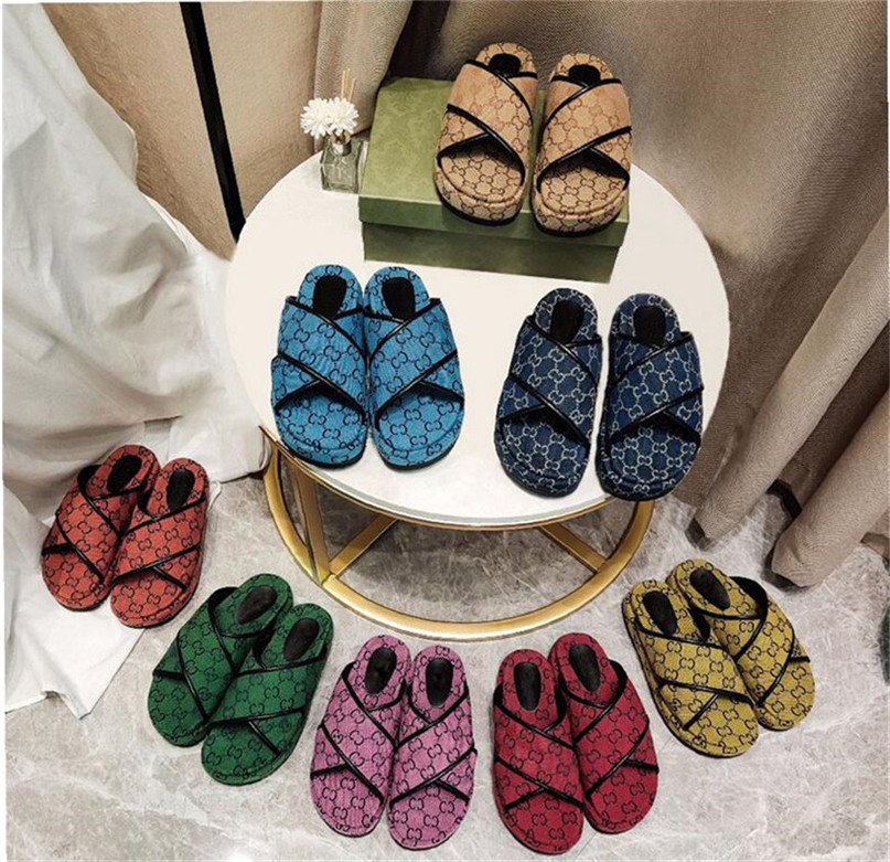 

2022 Couple Sandal Men Women slipper Fashion Designers Flat Slides Flip Flops Summer Outdoor Loafers Bath Shoes Beachwear Slippers