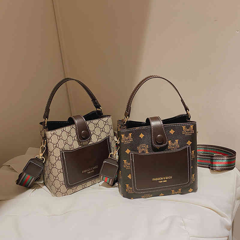 

2022 designer s new autumn fashion printing large capacity bucket wide strap portable single shoulder personalized diagonal bag